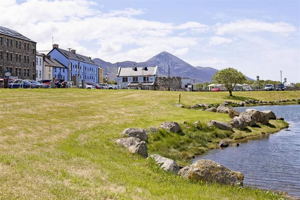 Clew Bay Balcony Views - Westport Quay Apt Lejlighed Eksteriør billede